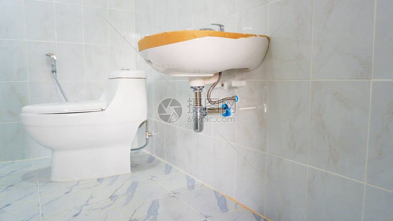 材质差异：铸铁与亚克力的较量
